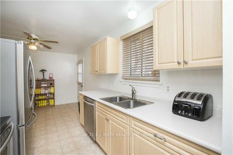 Photo 5 at 17 Burbank Place, Wellington, Barrie