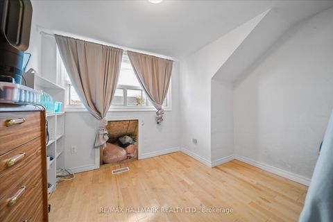 Photo 22 at 160 Silverthorn Avenue, Eglinton West, Toronto