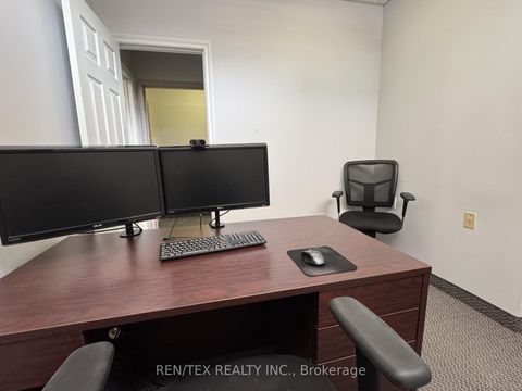 Photo 3 at 19 Hendon Avenue, Newtonbrook West, Toronto