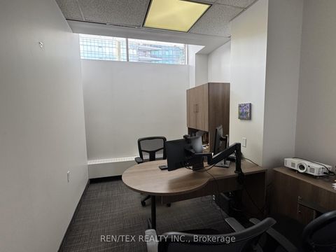 Photo 5 at 19 Hendon Avenue, Newtonbrook West, Toronto