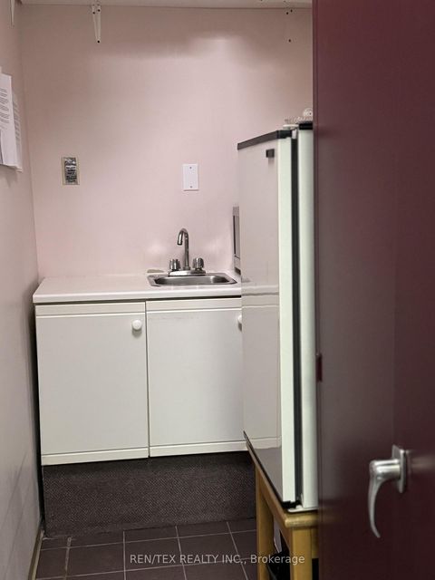 Photo 6 at 19 Hendon Avenue, Newtonbrook West, Toronto