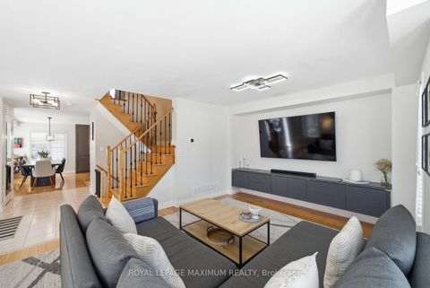 Photo 8 at 2 Castle Park Boulevard, Sonoma Heights, Vaughan