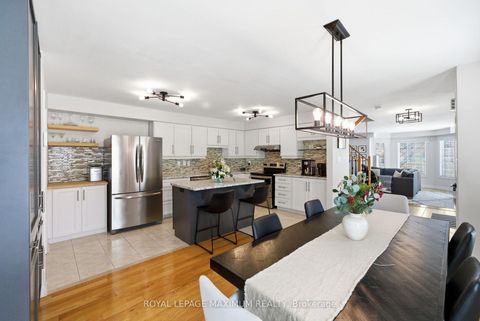 Photo 16 at 2 Castle Park Boulevard, Sonoma Heights, Vaughan