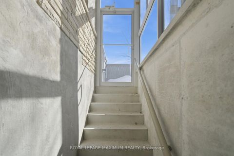 Photo 28 at 2 Castle Park Boulevard, Sonoma Heights, Vaughan