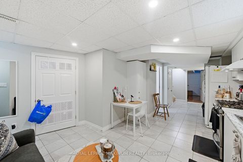 Photo 31 at 2 Castle Park Boulevard, Sonoma Heights, Vaughan