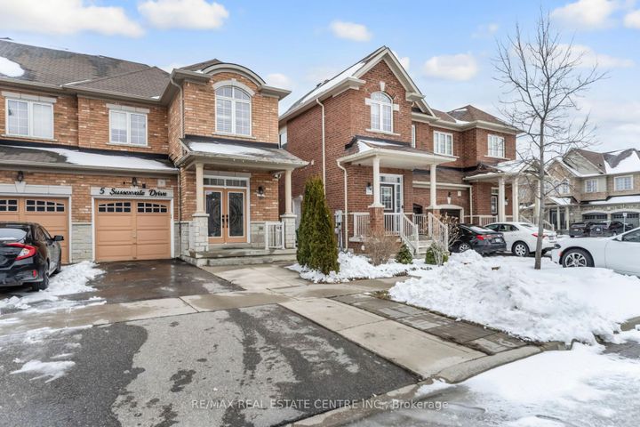 Photo 3 at 5 Sussexvale Drive, Wellington, Brampton