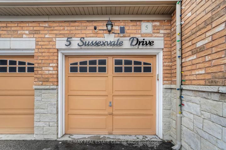 Photo 4 at 5 Sussexvale Drive, Wellington, Brampton