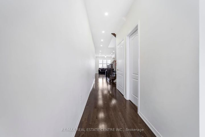 Photo 6 at 5 Sussexvale Drive, Wellington, Brampton