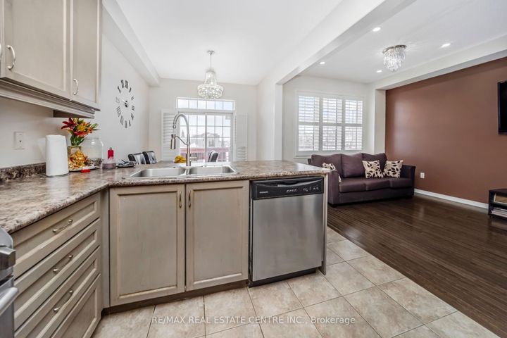 Photo 16 at 5 Sussexvale Drive, Wellington, Brampton