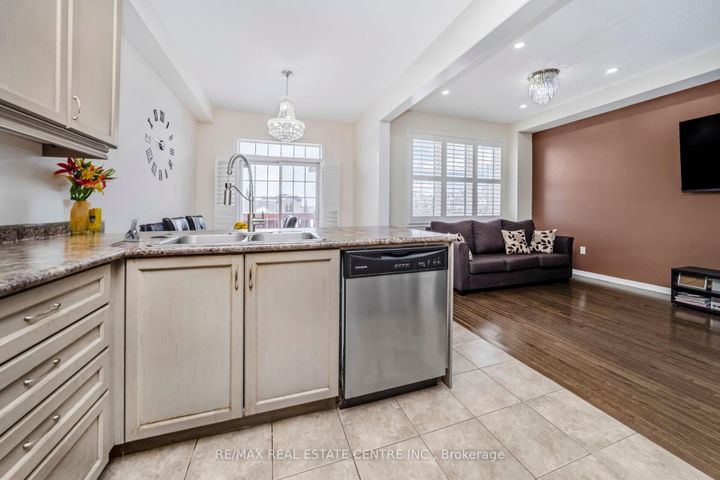 Photo 17 at 5 Sussexvale Drive, Wellington, Brampton