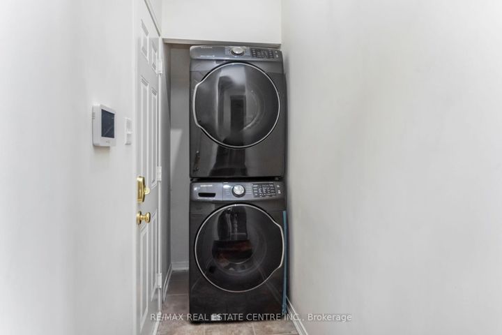 Photo 19 at 5 Sussexvale Drive, Wellington, Brampton