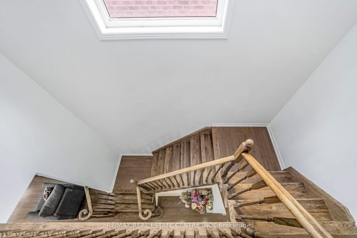 Photo 21 at 5 Sussexvale Drive, Wellington, Brampton