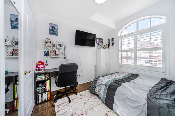 Photo 22 at 5 Sussexvale Drive, Wellington, Brampton