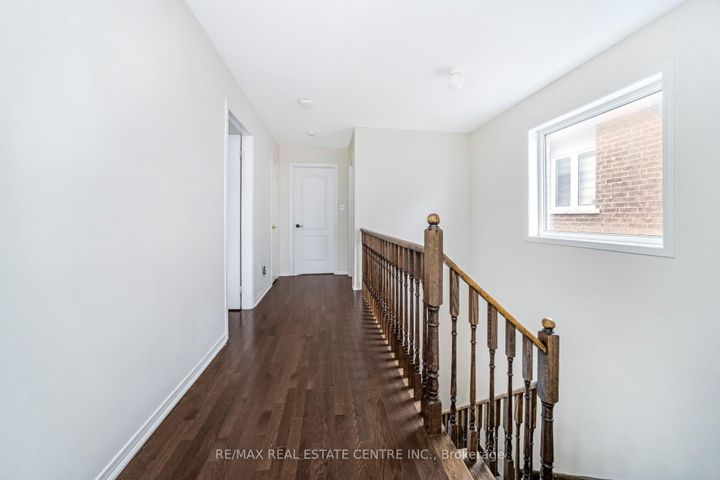 Photo 24 at 5 Sussexvale Drive, Wellington, Brampton