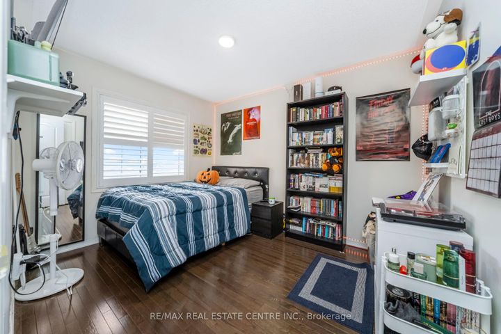 Photo 25 at 5 Sussexvale Drive, Wellington, Brampton