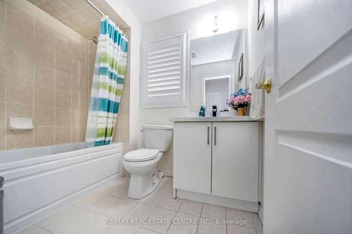 Photo 26 at 5 Sussexvale Drive, Wellington, Brampton