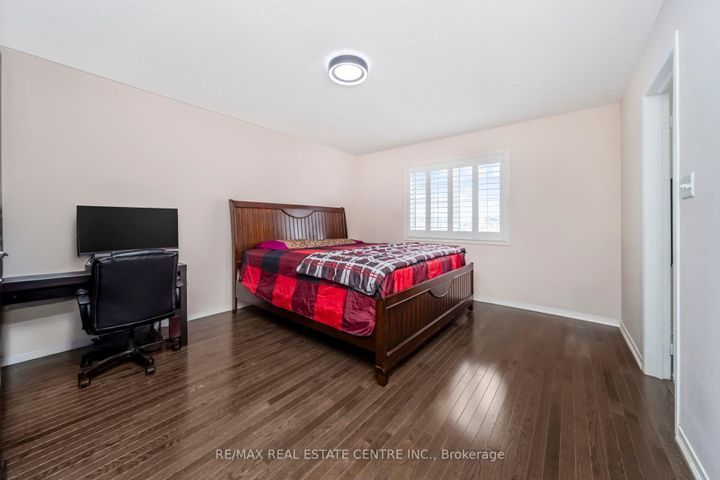 Photo 27 at 5 Sussexvale Drive, Wellington, Brampton