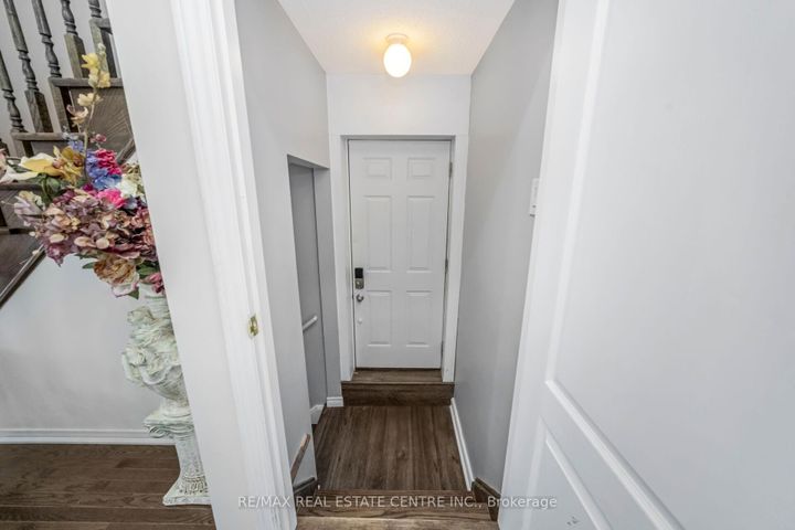 Photo 33 at 5 Sussexvale Drive, Wellington, Brampton