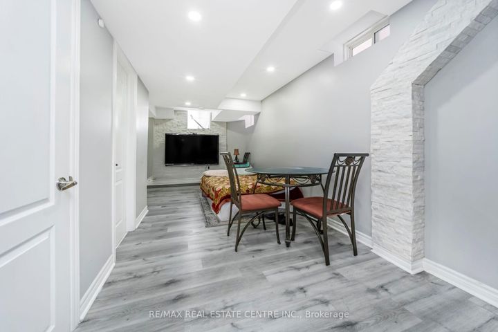 Photo 34 at 5 Sussexvale Drive, Wellington, Brampton