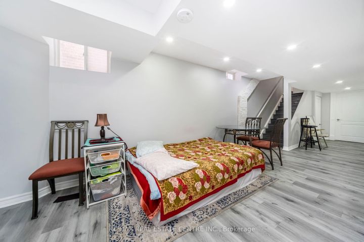 Photo 36 at 5 Sussexvale Drive, Wellington, Brampton