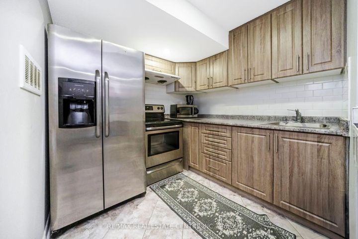 Photo 37 at 5 Sussexvale Drive, Wellington, Brampton