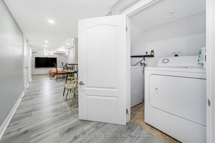 Photo 39 at 5 Sussexvale Drive, Wellington, Brampton