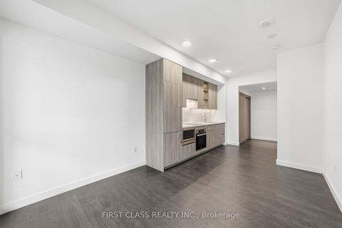 Photo 8 at 815 - 27 McMahon Drive, Bayview Village, Toronto
