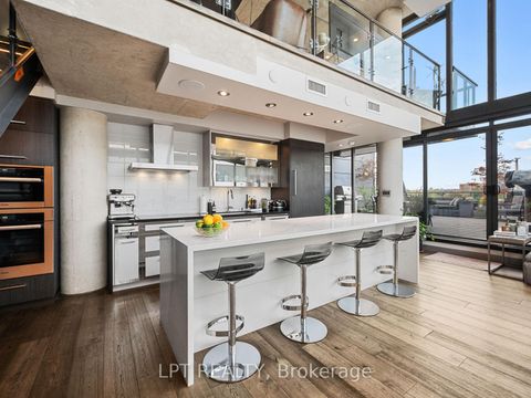 Photo 9 at Ph1 - 533 Richmond Street W, Waterfront Communities C1, Toronto