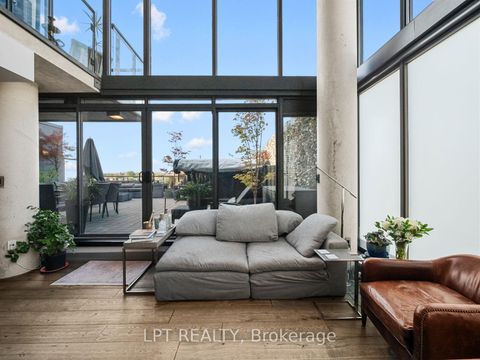 Photo 13 at Ph1 - 533 Richmond Street W, Waterfront Communities C1, Toronto