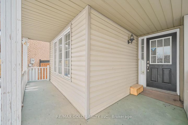 Photo 2 at 24 Seaside Circle, Wellington, Brampton