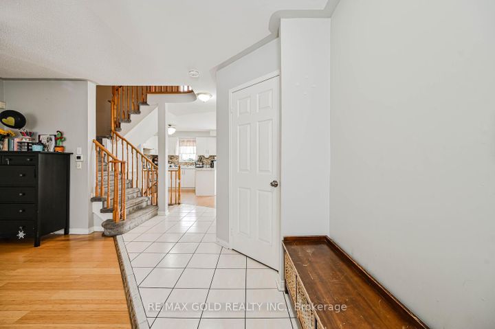 Photo 4 at 24 Seaside Circle, Wellington, Brampton