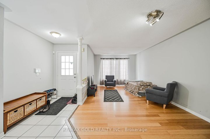 Photo 5 at 24 Seaside Circle, Wellington, Brampton