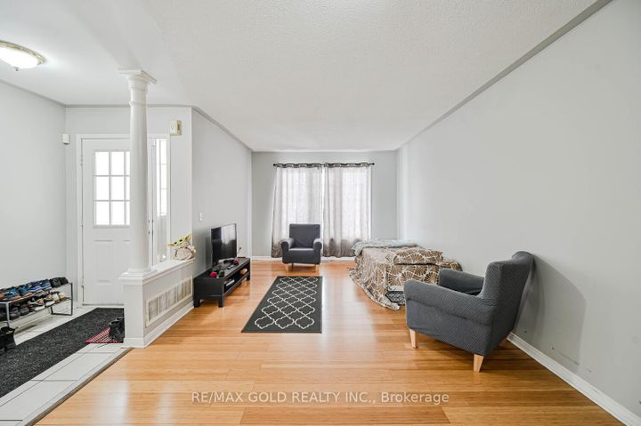 Photo 7 at 24 Seaside Circle, Wellington, Brampton