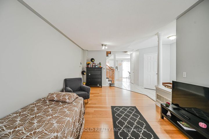 Photo 9 at 24 Seaside Circle, Wellington, Brampton