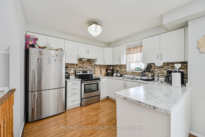 Photo 15 at 24 Seaside Circle, Wellington, Brampton