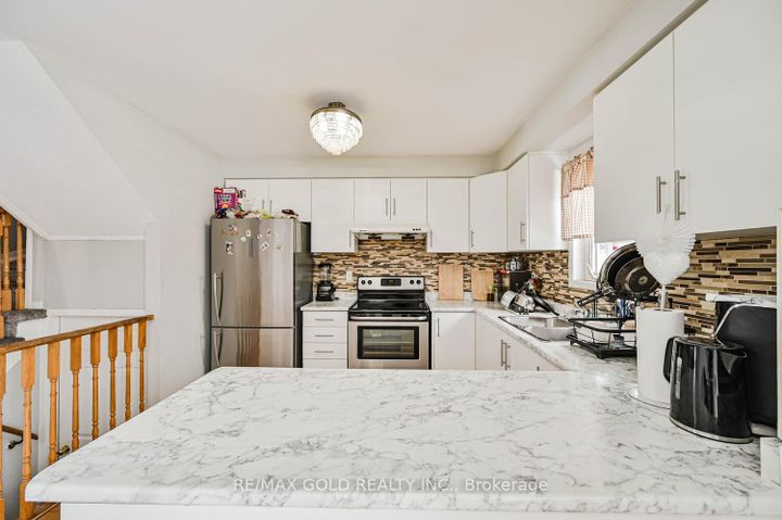 Photo 16 at 24 Seaside Circle, Wellington, Brampton