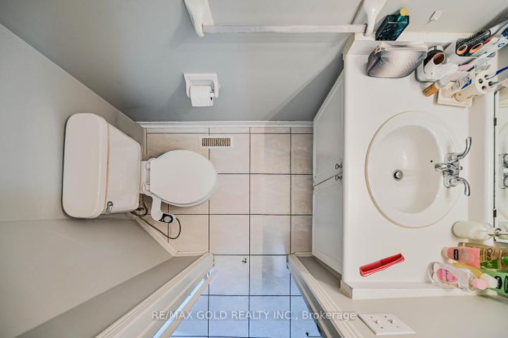 Photo 19 at 24 Seaside Circle, Wellington, Brampton