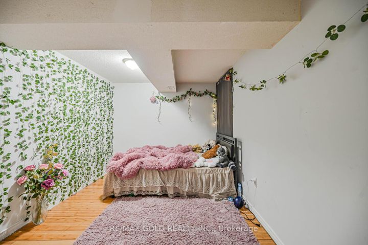 Photo 36 at 24 Seaside Circle, Wellington, Brampton