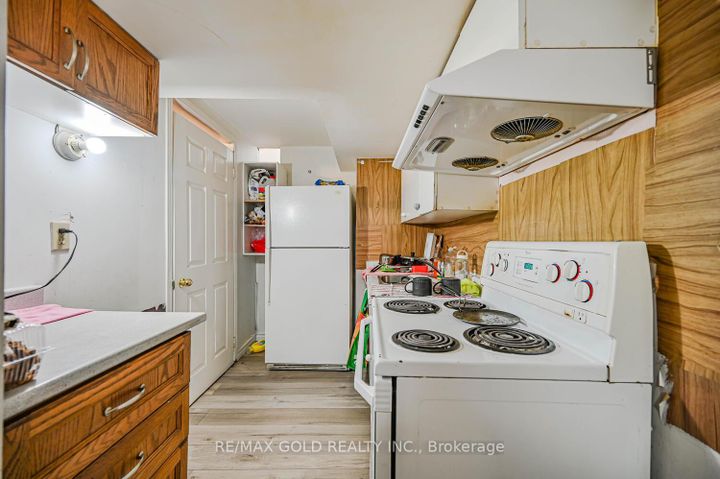 Photo 38 at 24 Seaside Circle, Wellington, Brampton