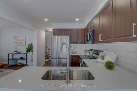 Photo 9 at 40 Doncaster Crescent, Newcastle, Clarington