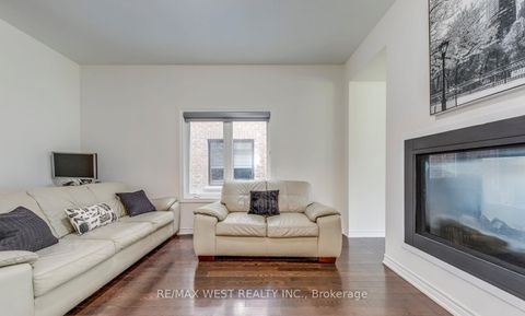 Photo 4 at 286 Danny Wheeler Boulevard, Keswick North, Georgina