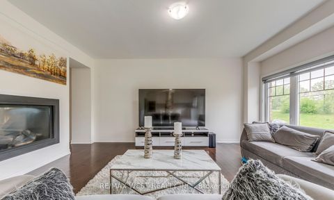 Photo 7 at 286 Danny Wheeler Boulevard, Keswick North, Georgina