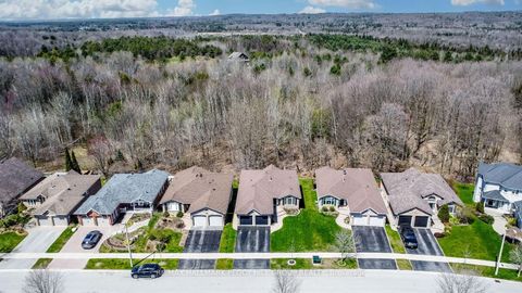 Photo 1 at 44 Nicklaus Drive, East Bayfield, Barrie