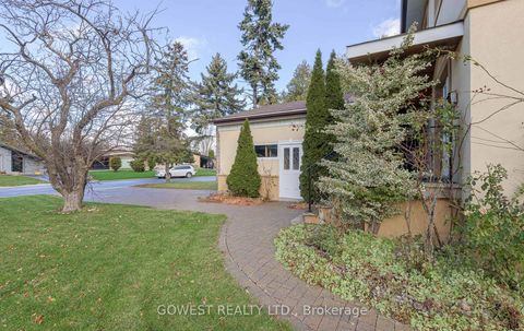 Photo 2 at 56 Panmure Crescent, Bendale, Toronto