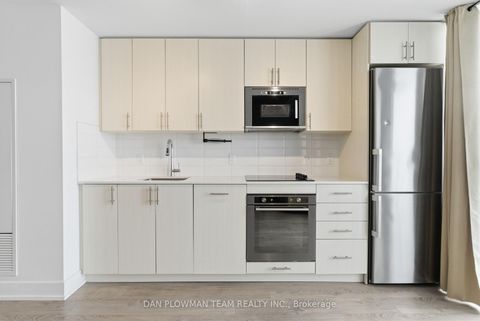 Photo 10 at 1121 - 2550 Simcoe Street N, Windfields, Oshawa