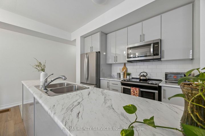 Photo 11 at 2564 Ladyfern Crossing, Duffin Heights, Pickering