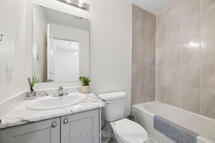 Photo 17 at 2564 Ladyfern Crossing, Duffin Heights, Pickering