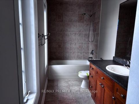 Photo 11 at 462 Worthington Avenue, Oak Ridges Lake Wilcox, Richmond Hill