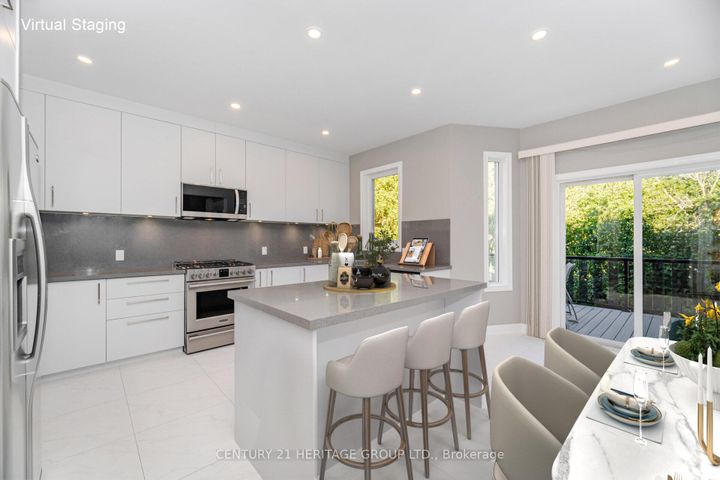 Photo 4 at 6 Vitlor Drive, Oak Ridges, Richmond Hill