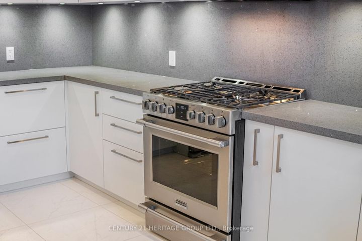 Photo 7 at 6 Vitlor Drive, Oak Ridges, Richmond Hill